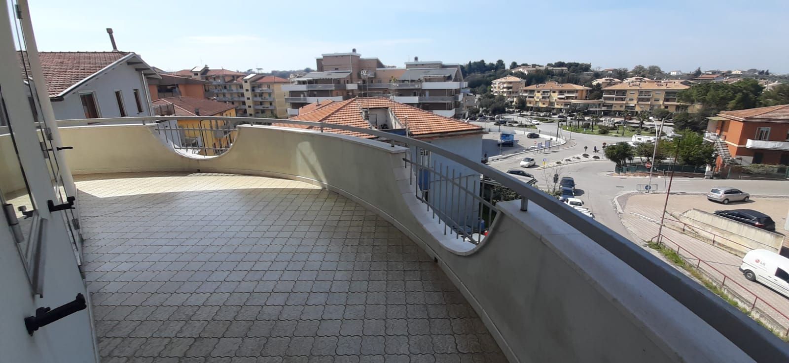 APPARTAMENTO DI AMPIA METRATURA (Rif. 934)
